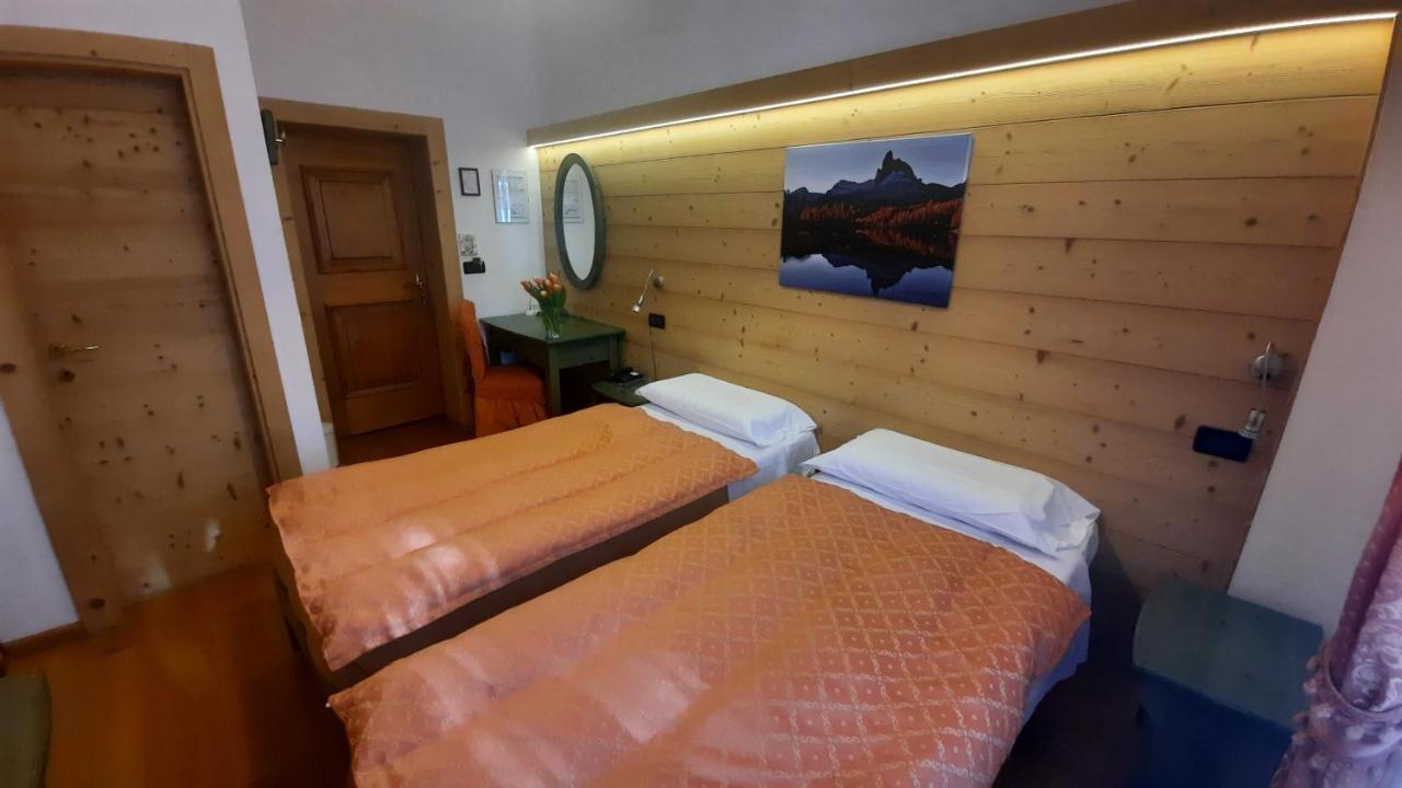 Hotel Montana- Ricarica Auto Elettriche Cortina d'Ampezzo Exterior foto