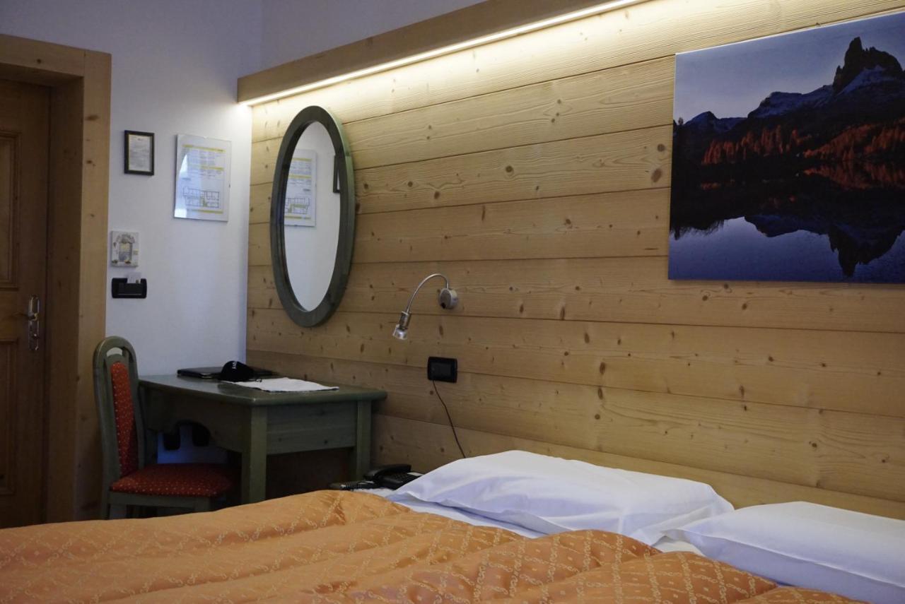Hotel Montana- Ricarica Auto Elettriche Cortina d'Ampezzo Exterior foto